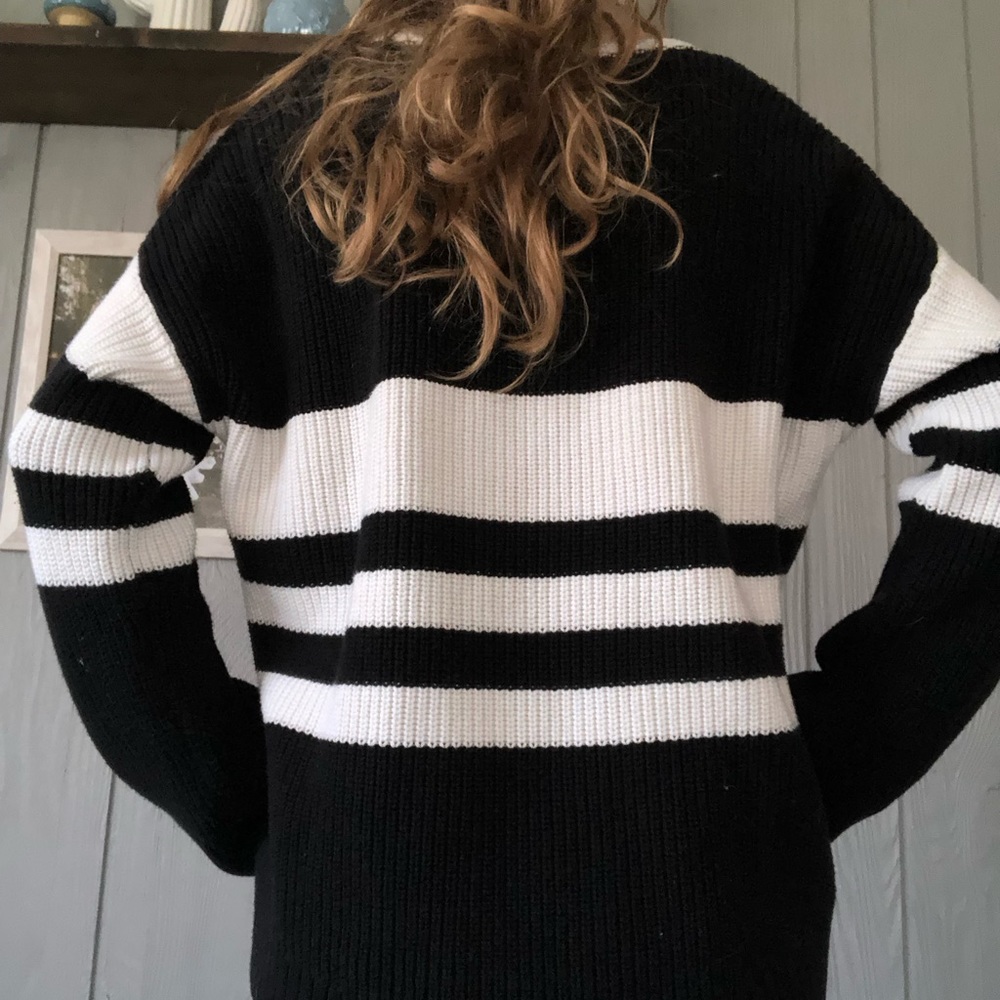 Victoria’s Secret sweater - Picture 4 of 6